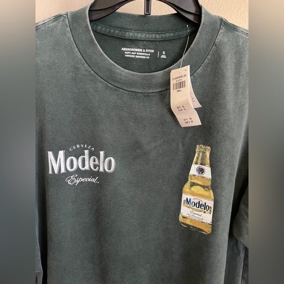 Abercrombie & Fitch Modelo Vintage-Inspired Graphic Tee - Picture 5 of 7